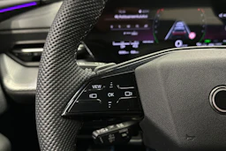 sininen Audi Q5 2026 kuva 27.