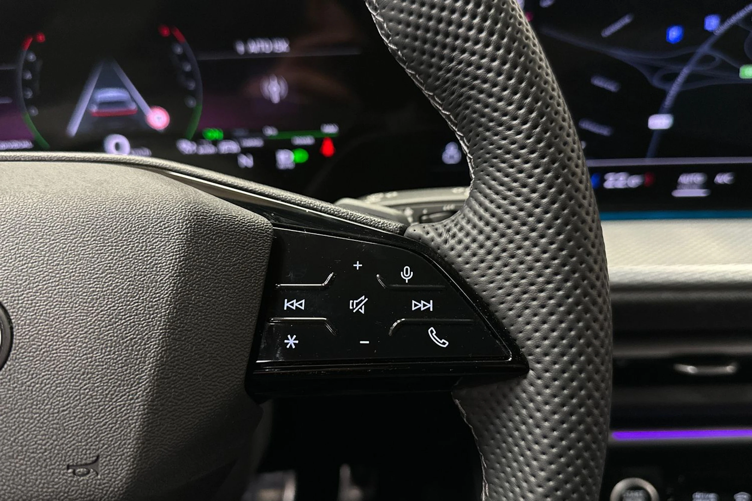 sininen Audi Q5 2026 kuva 28.