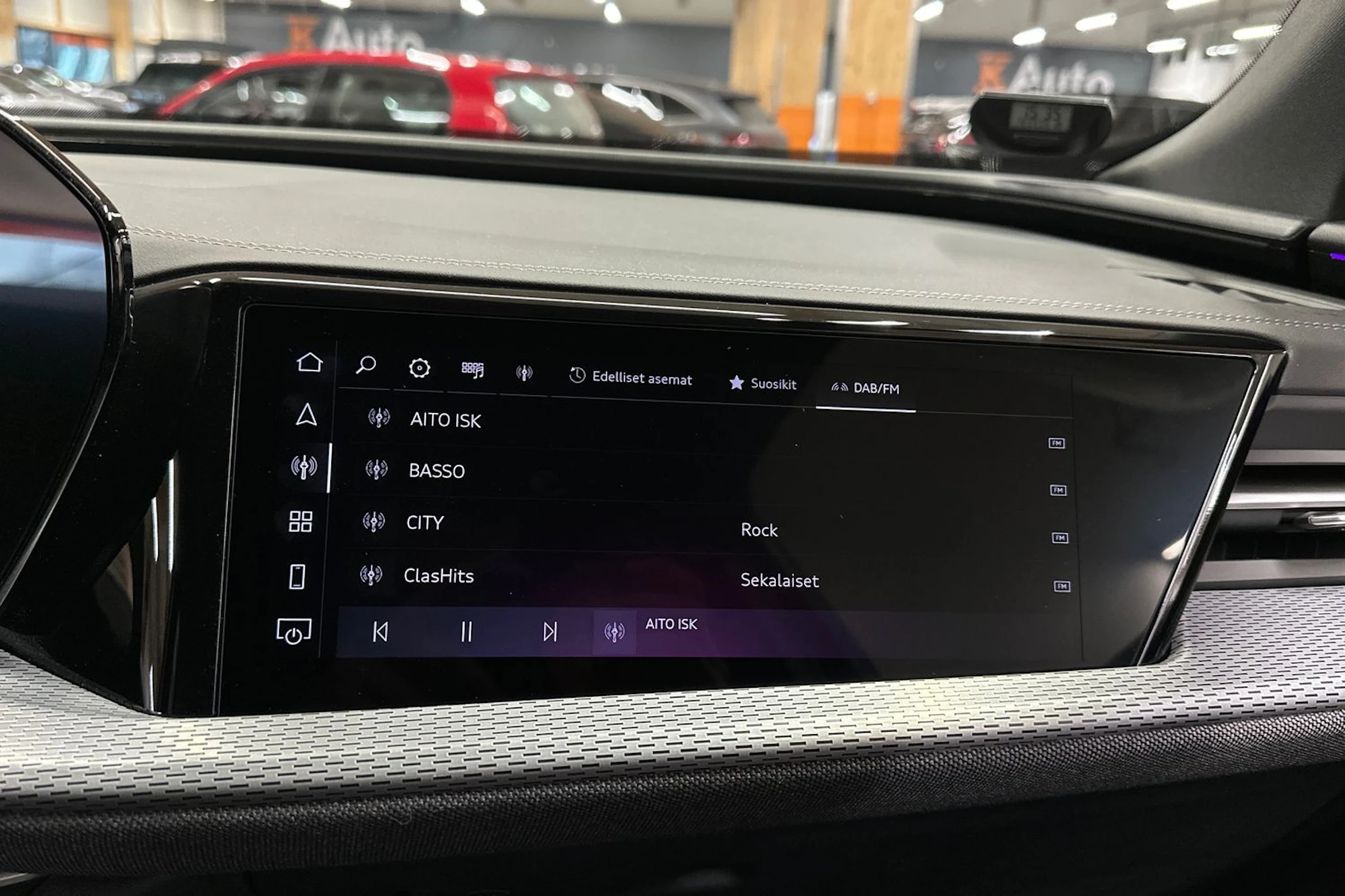 sininen Audi Q5 2026 kuva 32.