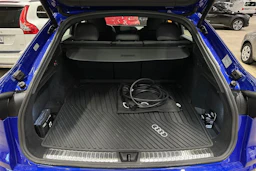 sininen Audi Q5 2026 kuva 33.