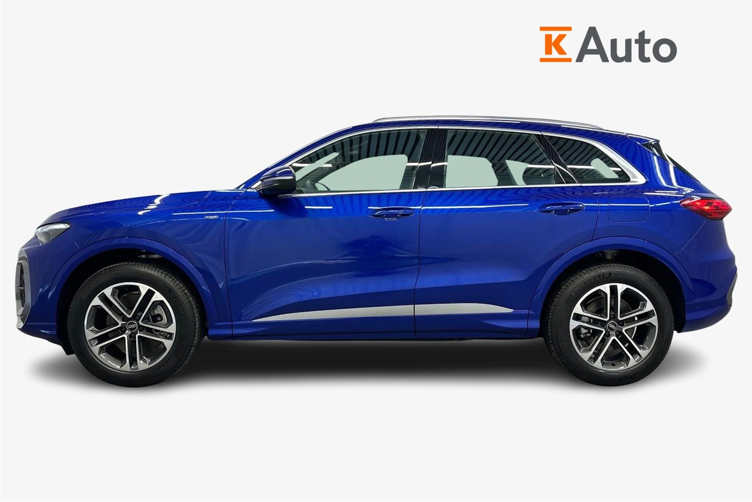 sininen Audi Q5 2026 kuva 13.