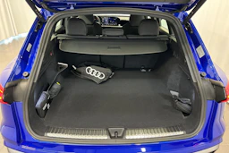 sininen Audi Q5 2026 kuva 19.