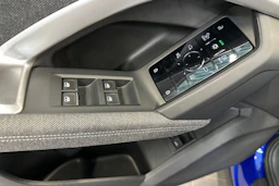 sininen Audi Q5 2026 kuva 23.