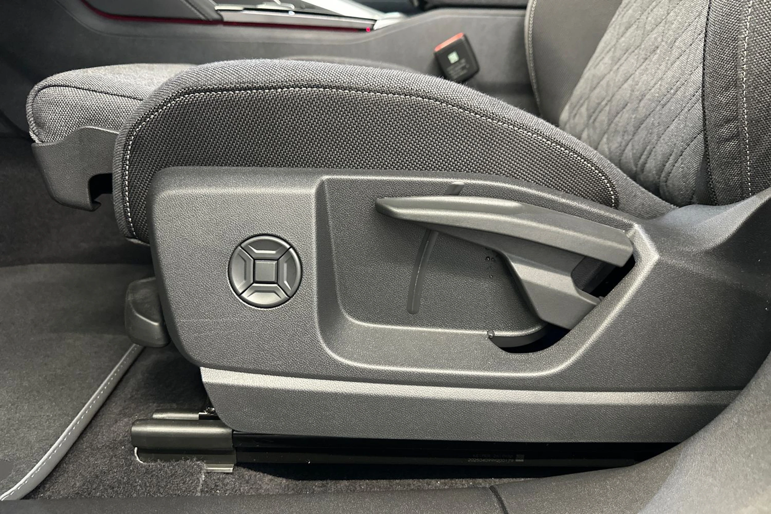 sininen Audi Q5 2026 kuva 25.