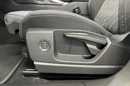 sininen Audi Q5 2026 kuva 25.