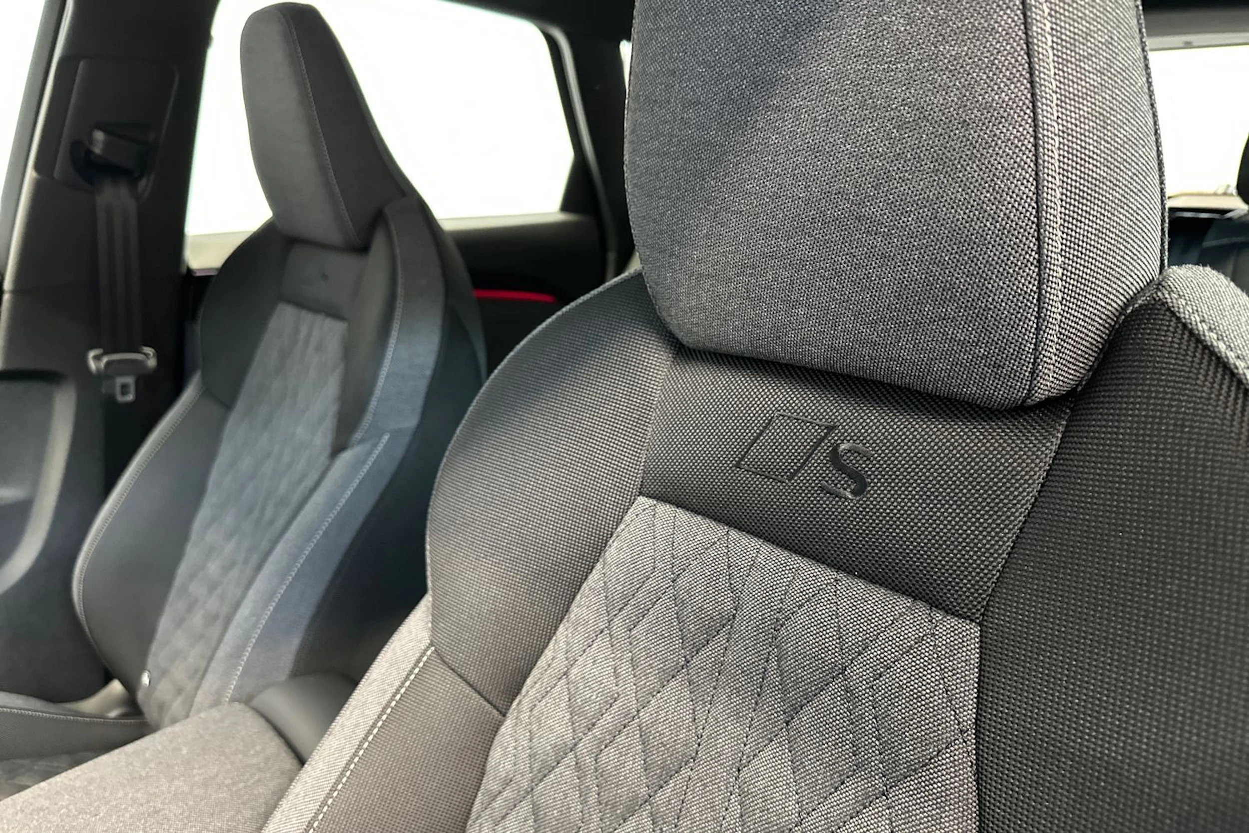 sininen Audi Q5 2026 kuva 27.