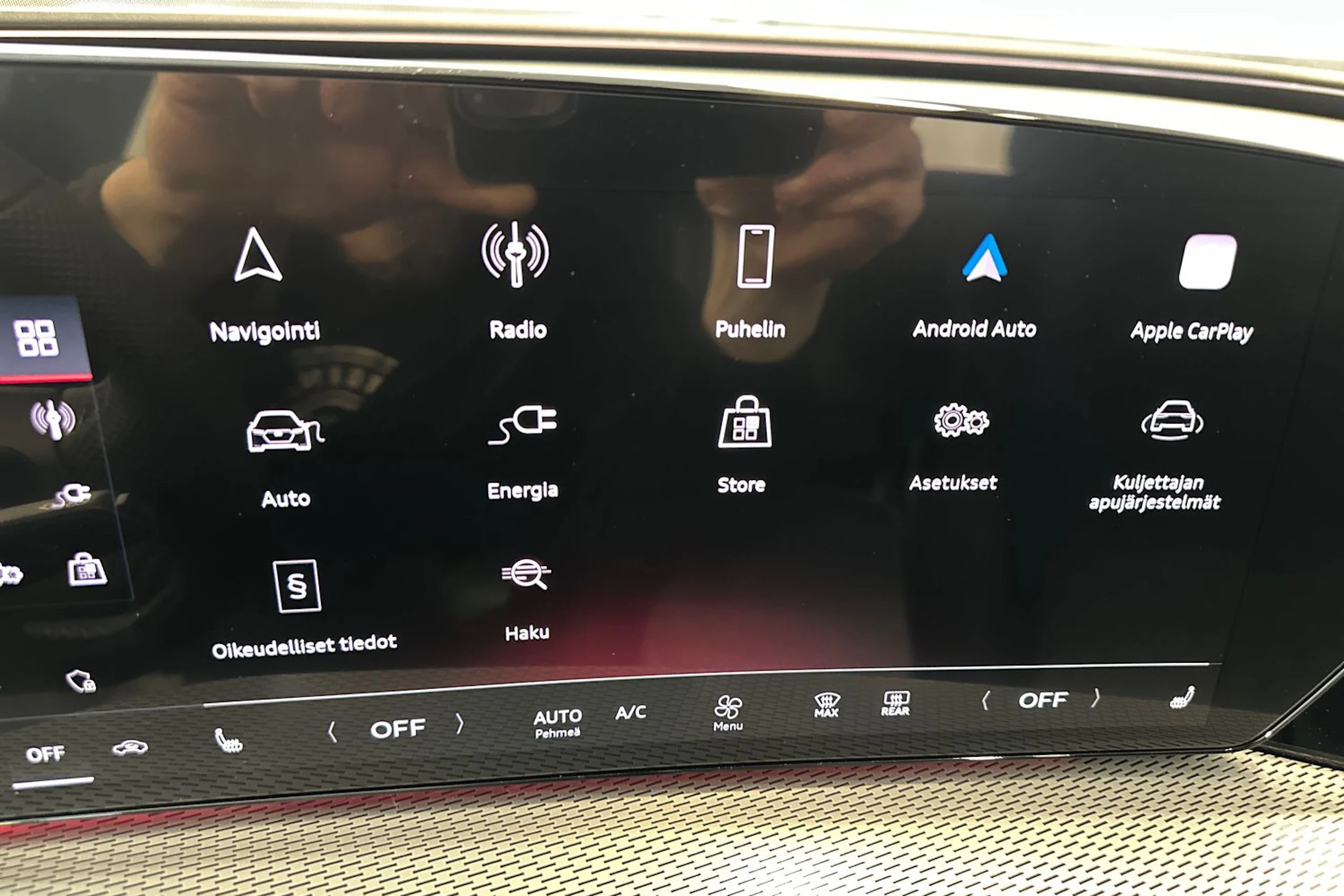 sininen Audi Q5 2026 kuva 32.