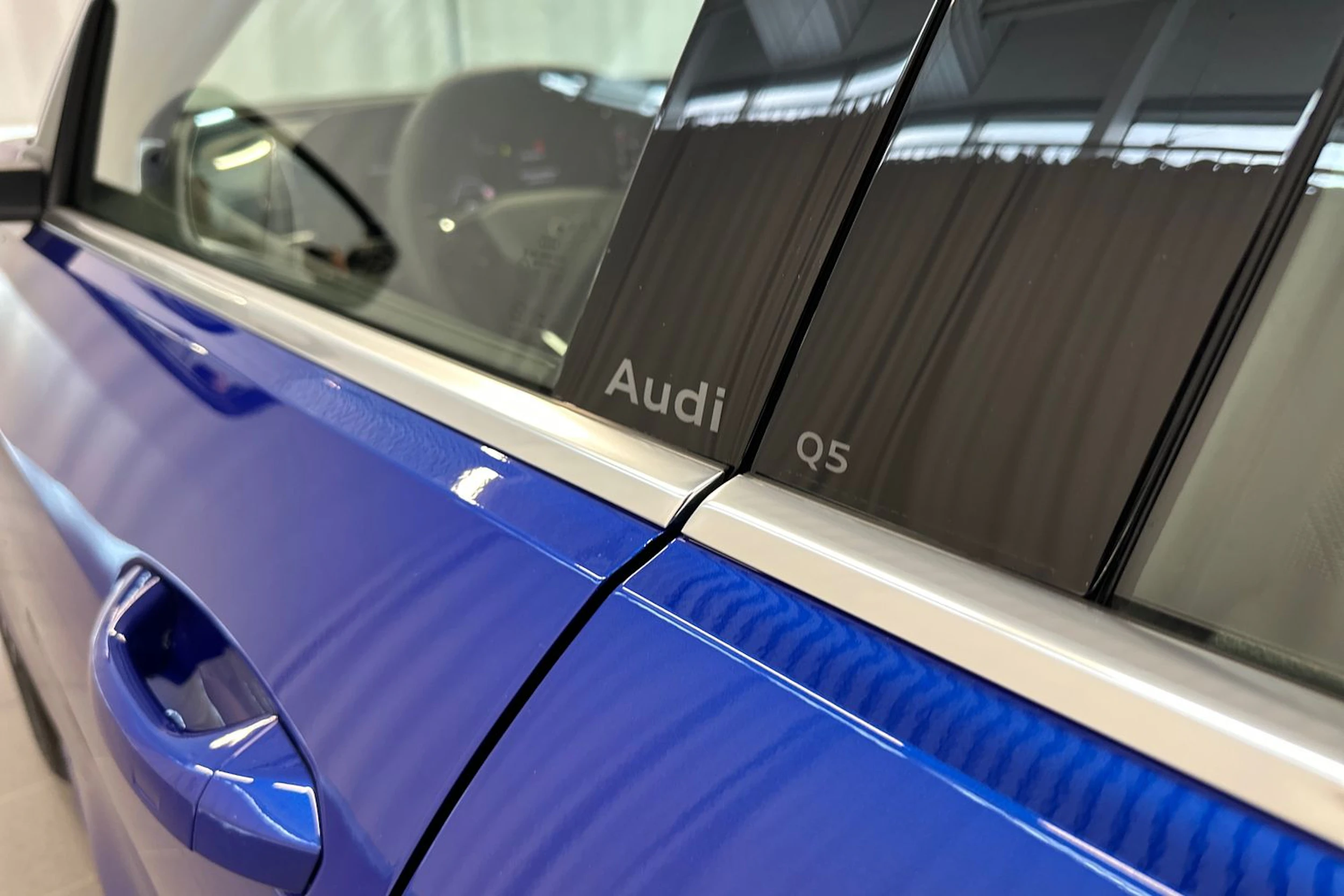 sininen Audi Q5 2026 kuva 39.