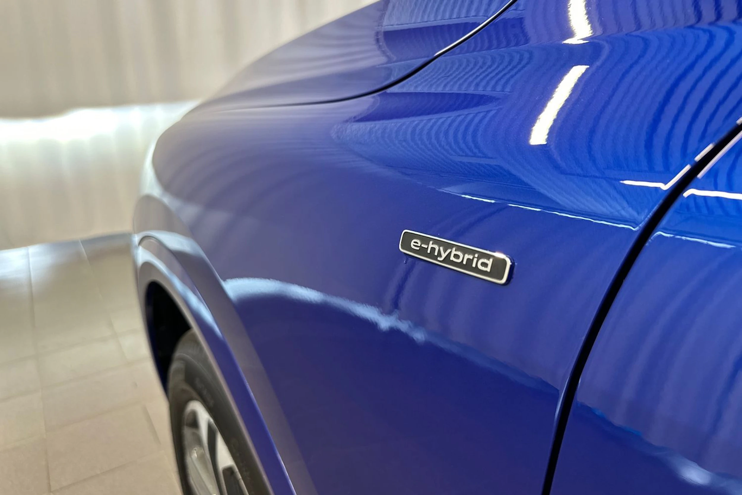 sininen Audi Q5 2026 kuva 40.