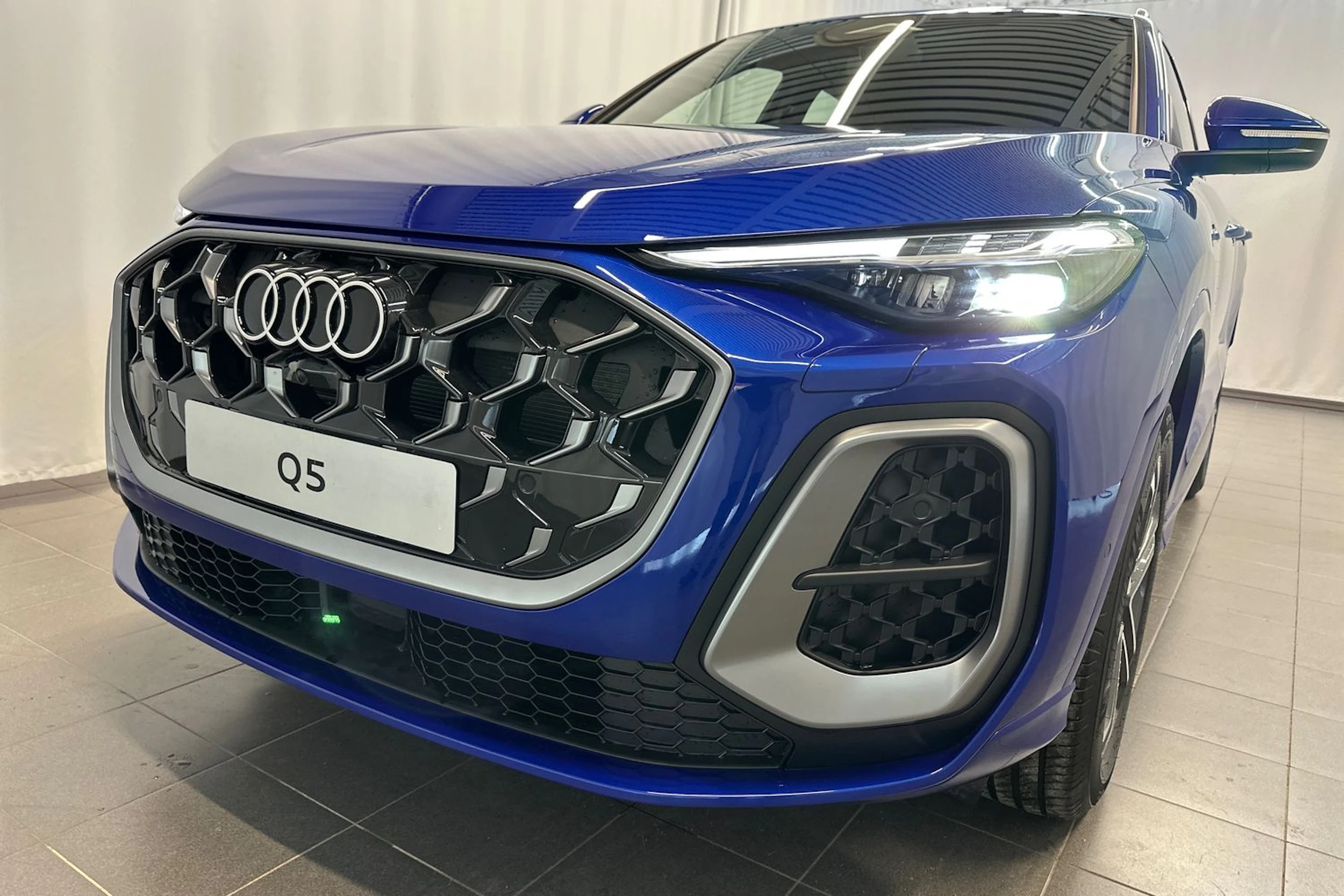 sininen Audi Q5 2026 kuva 41.