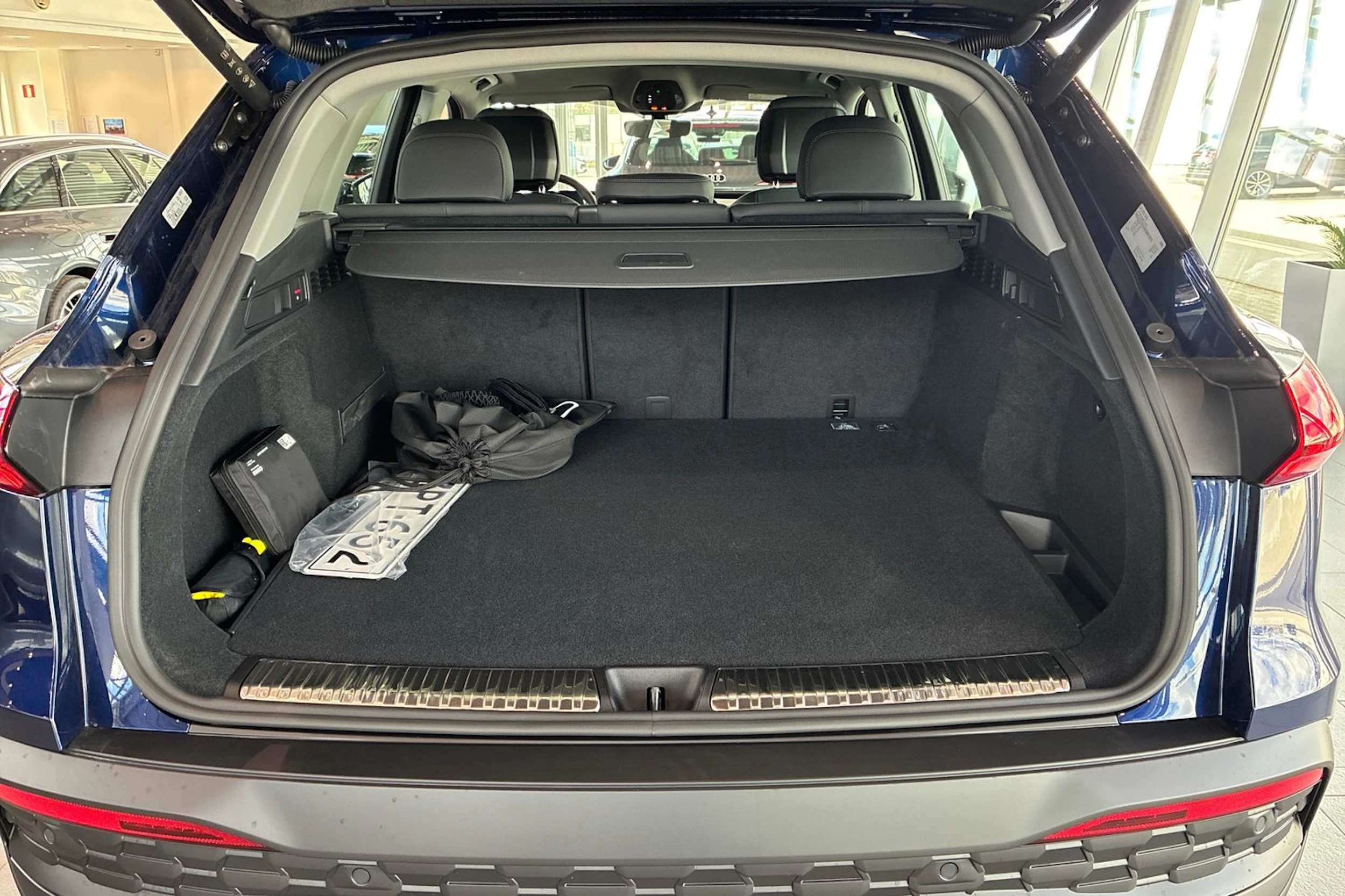 sininen Audi Q5 2026 kuva 12.