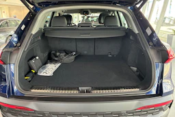 sininen Audi Q5 2026 kuva 12.