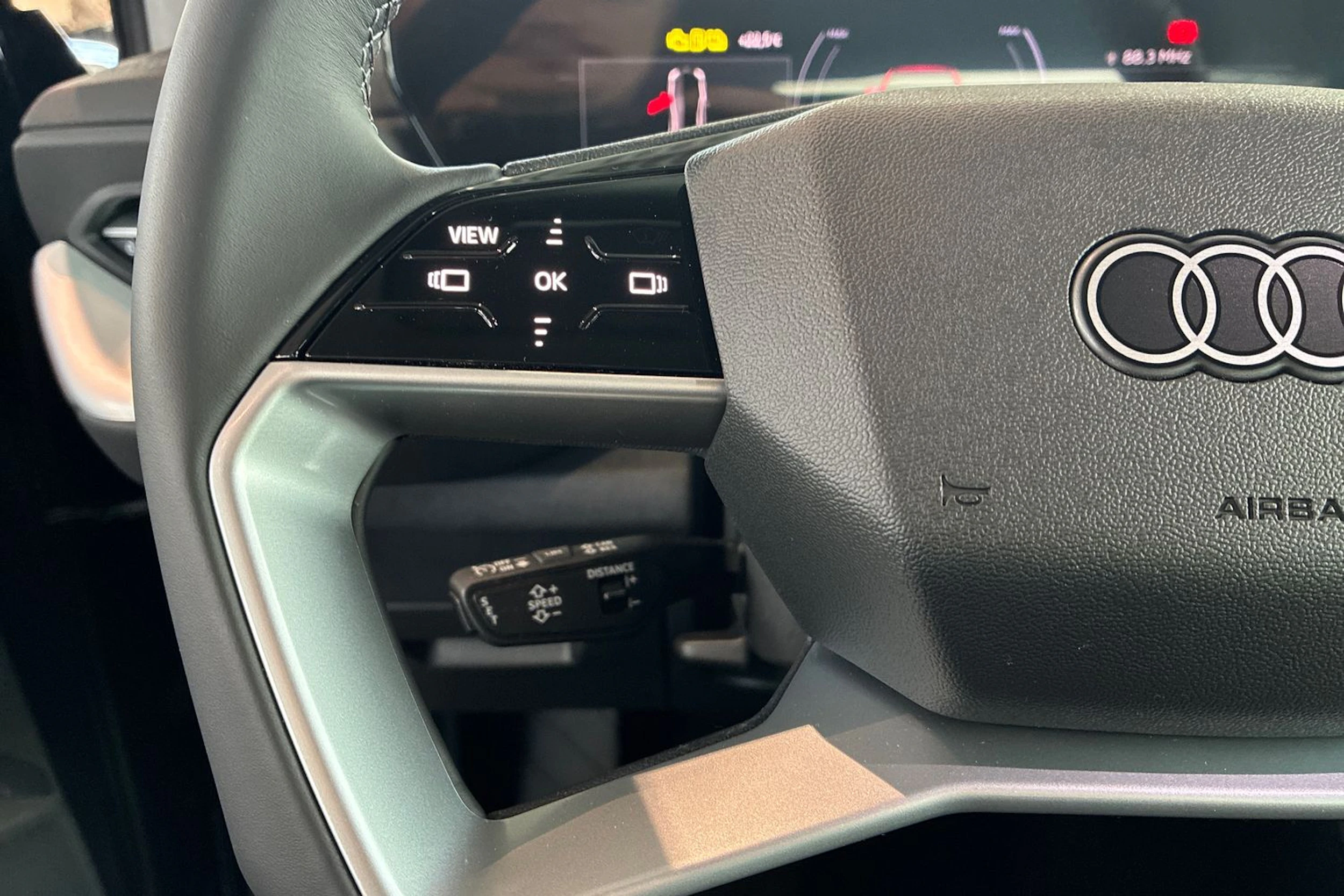 sininen Audi Q5 2026 kuva 13.