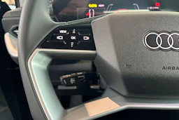 sininen Audi Q5 2026 kuva 13.