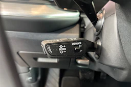 sininen Audi Q5 2026 kuva 15.