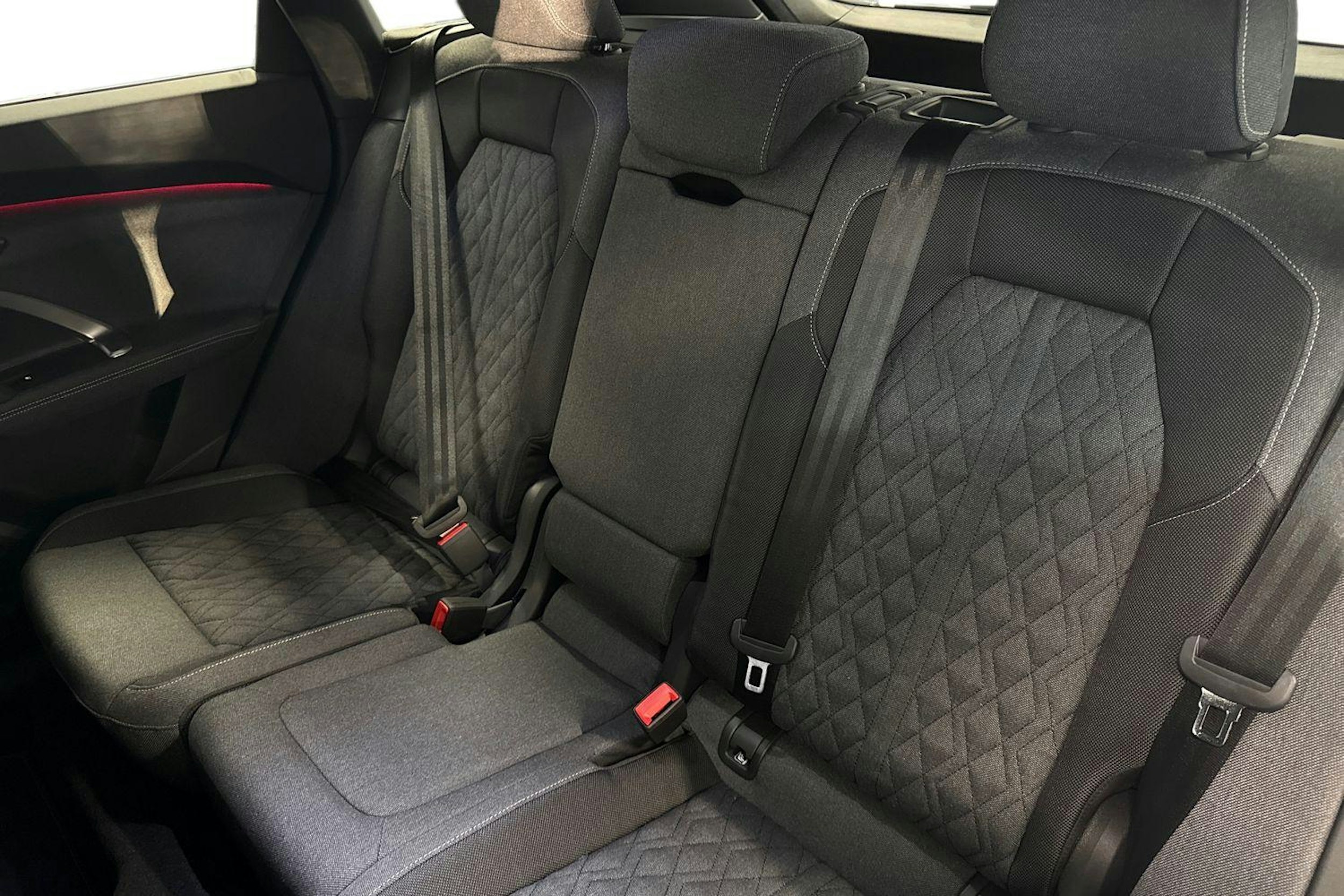 met. sininen Audi Q5 2026 kuva 8.