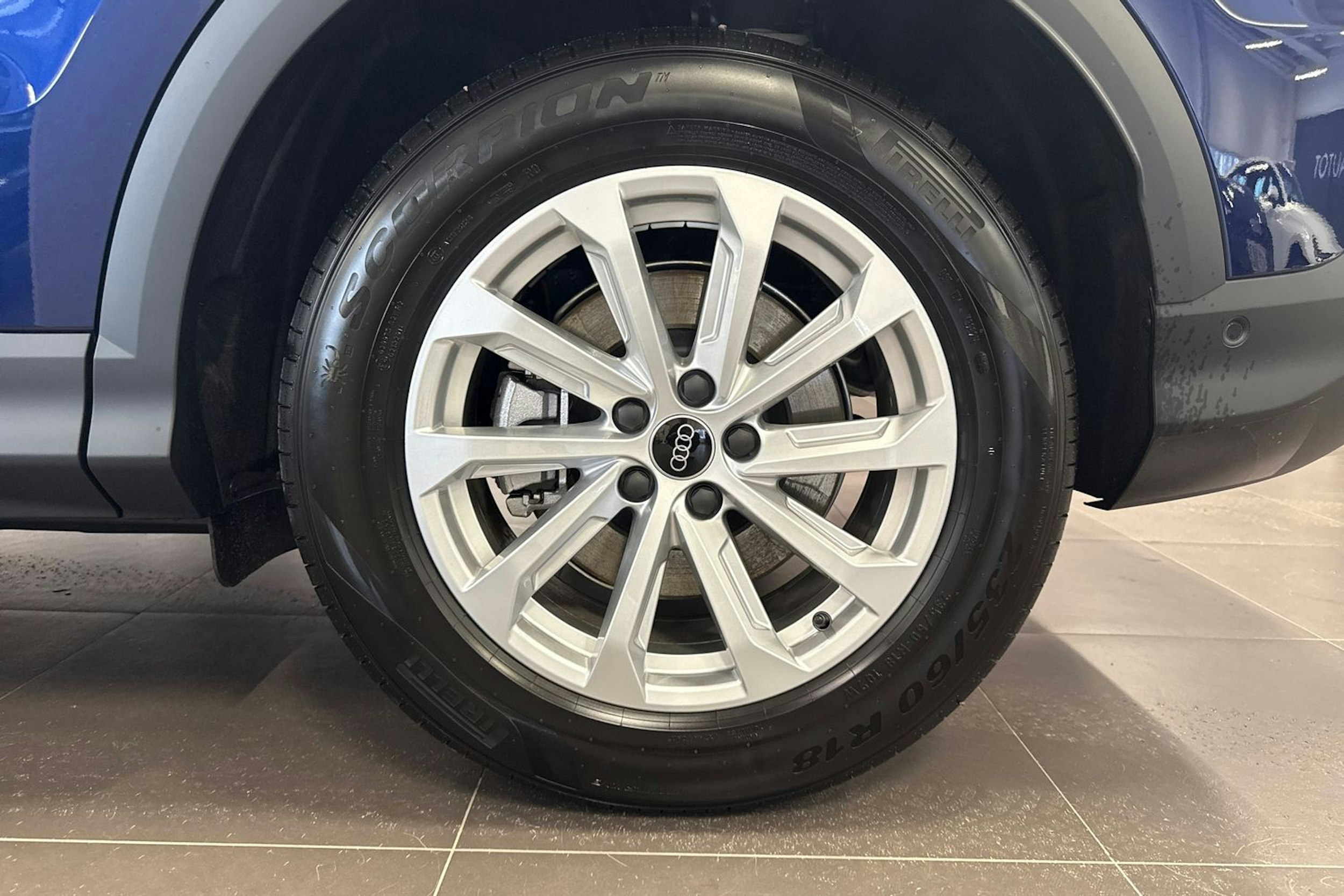 met. sininen Audi Q5 2026 kuva 10.