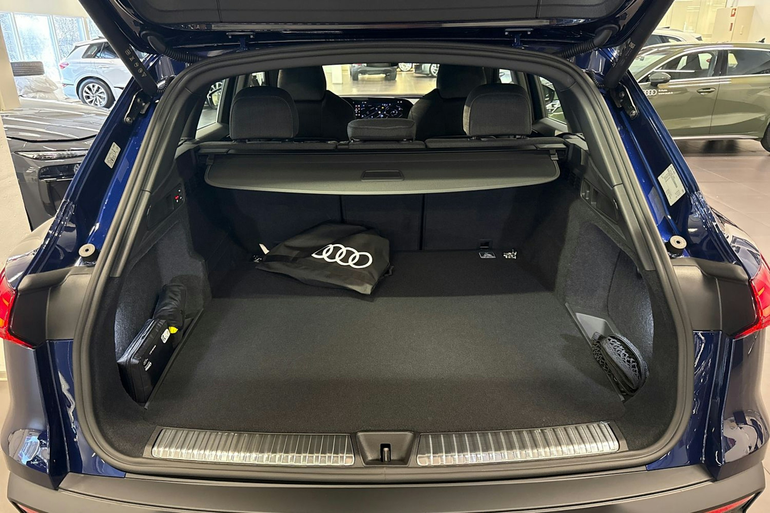 met. sininen Audi Q5 2026 kuva 11.