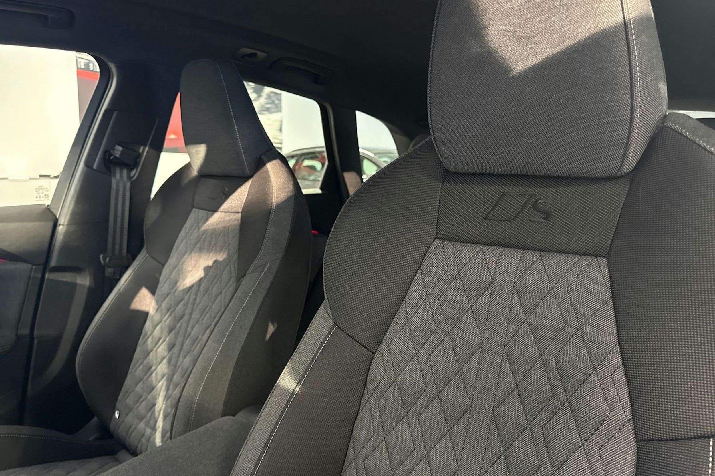 met. sininen Audi Q5 2026 kuva 13.