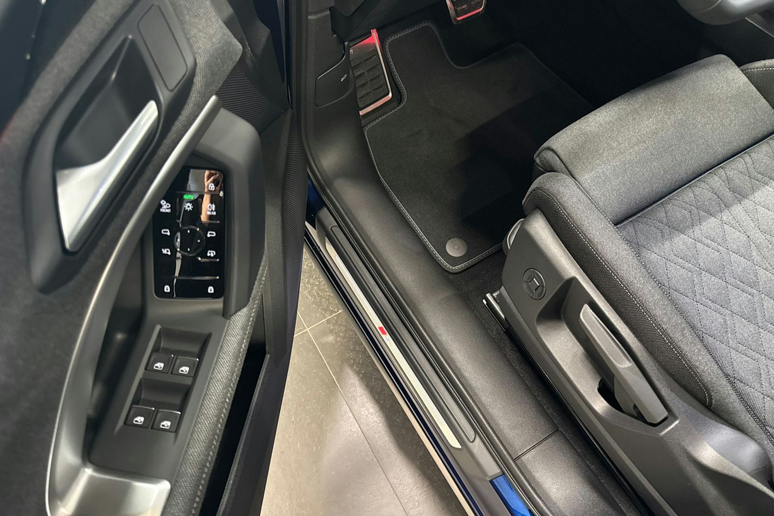 met. sininen Audi Q5 2026 kuva 14.