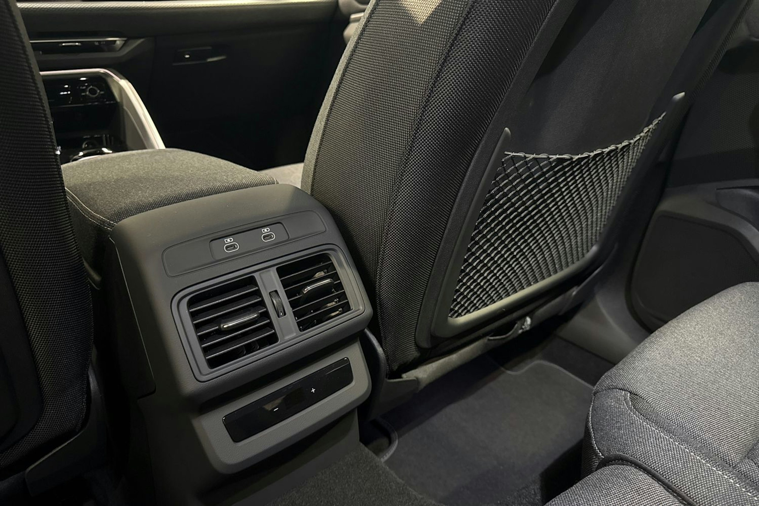 met. sininen Audi Q5 2026 kuva 15.