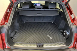 met. punainen Audi Q5 2026 kuva 11.