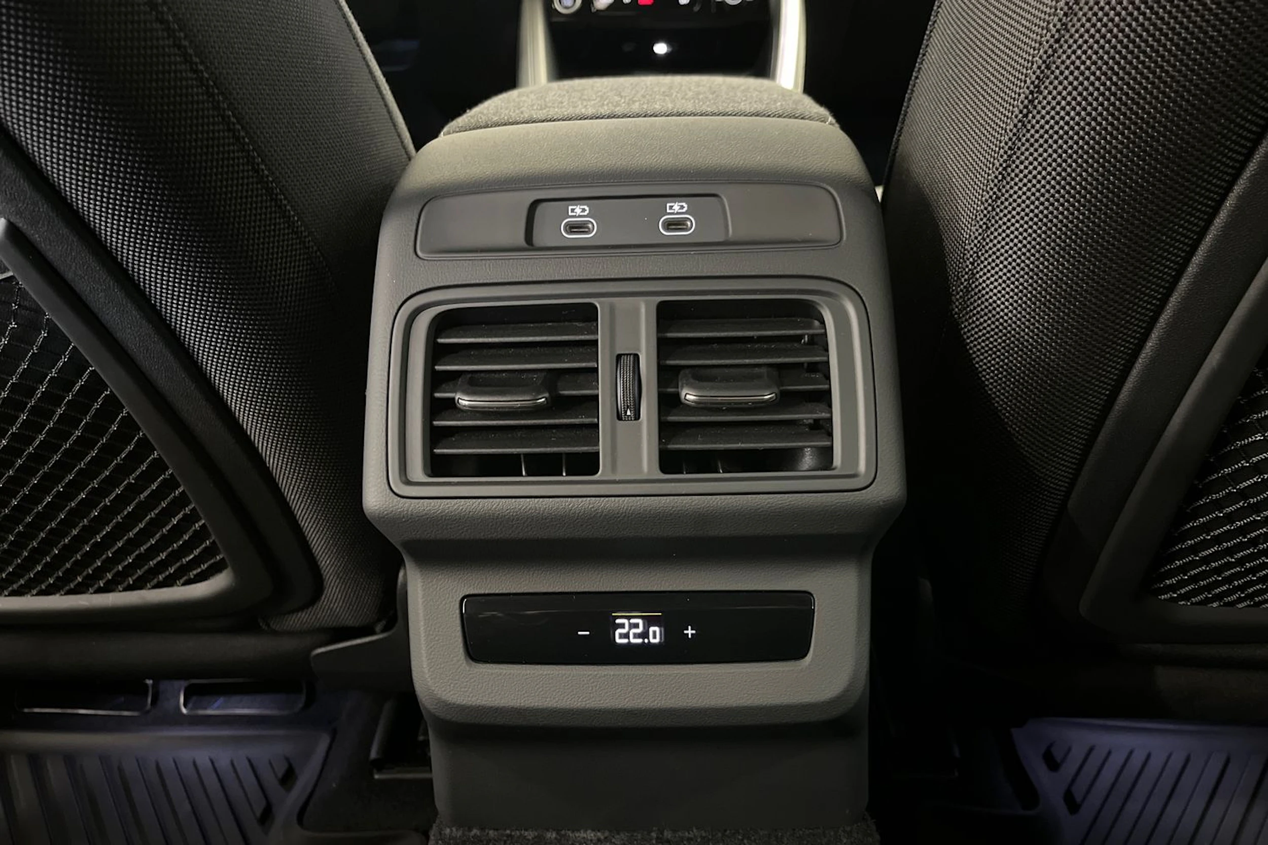 met. punainen Audi Q5 2026 kuva 15.