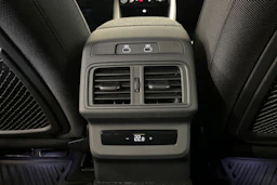 met. punainen Audi Q5 2026 kuva 15.