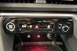 navarra sininen Audi Q5 2026 kuva 12.