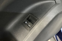 navarra sininen Audi Q5 2026 kuva 14.