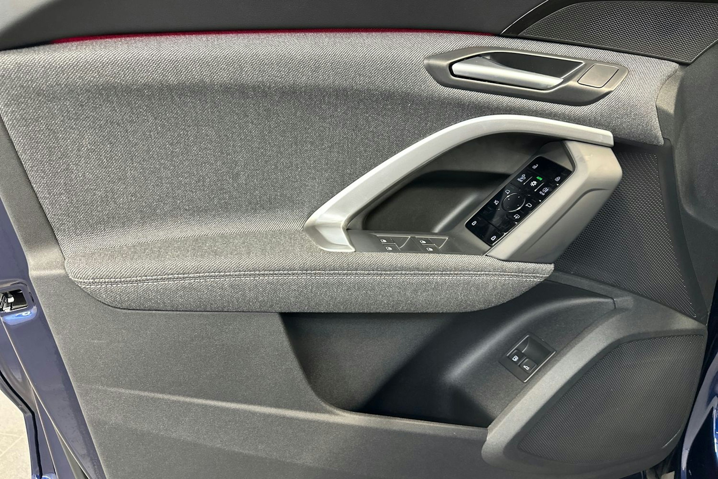 navarra sininen Audi Q5 2026 kuva 15.