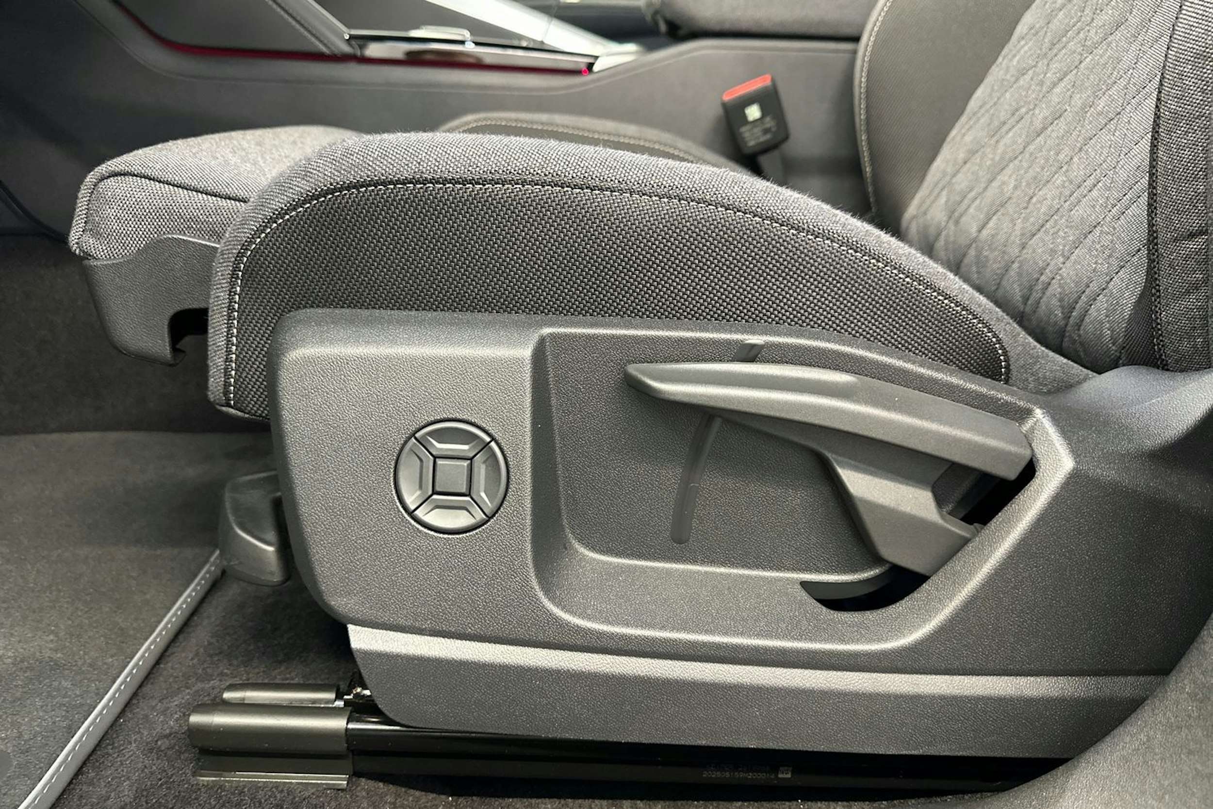 navarra sininen Audi Q5 2026 kuva 16.