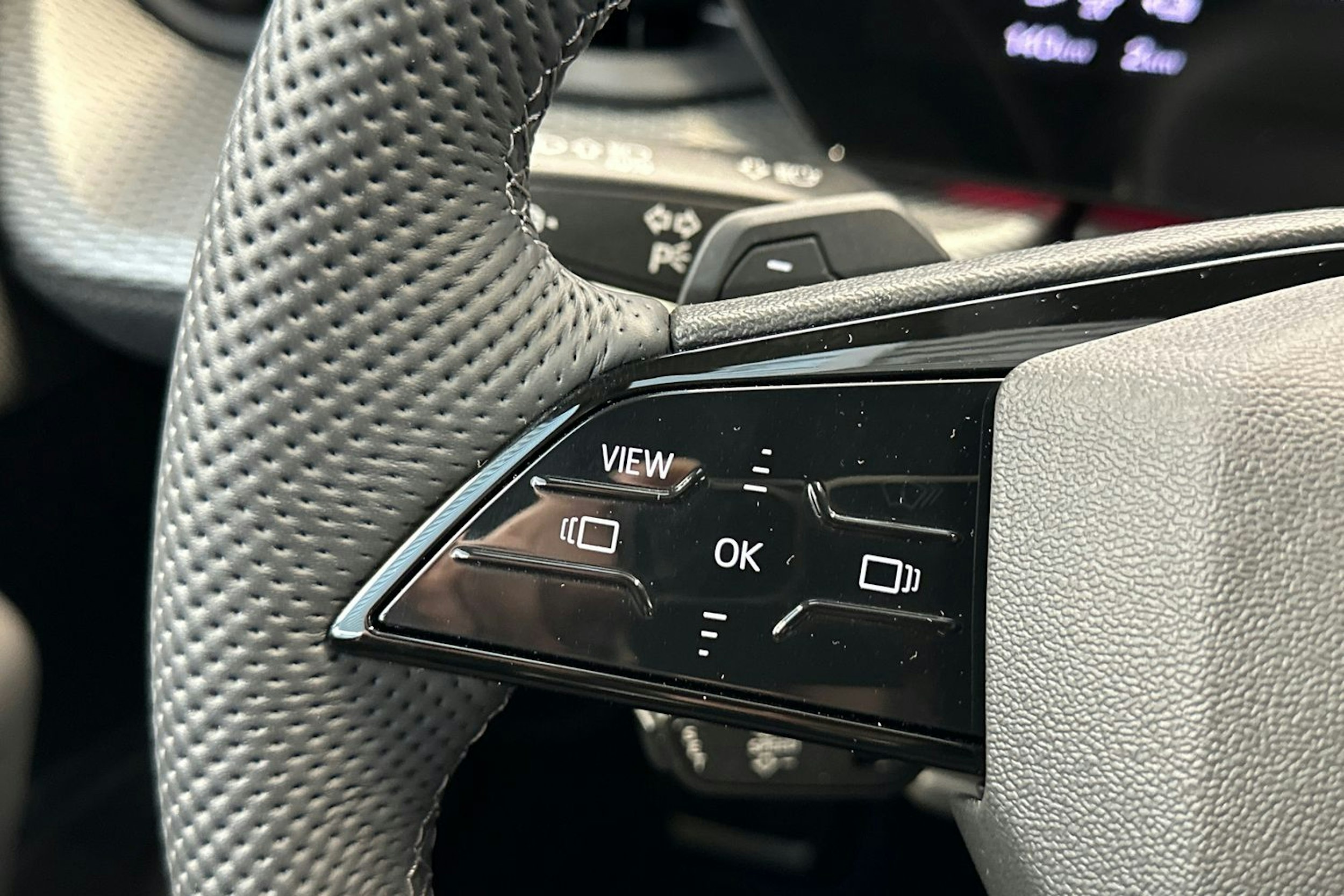 navarra sininen Audi Q5 2026 kuva 17.