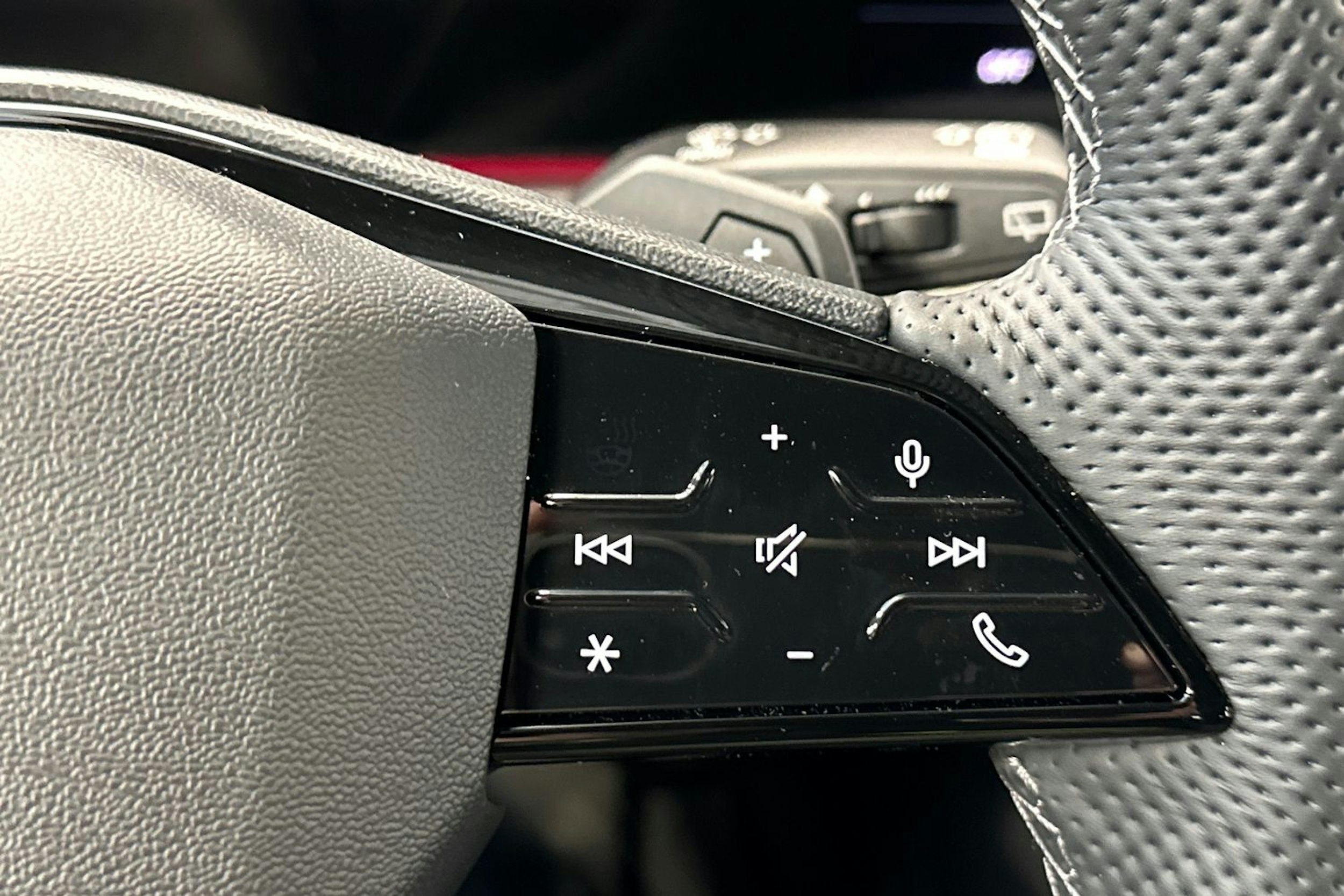 navarra sininen Audi Q5 2026 kuva 18.