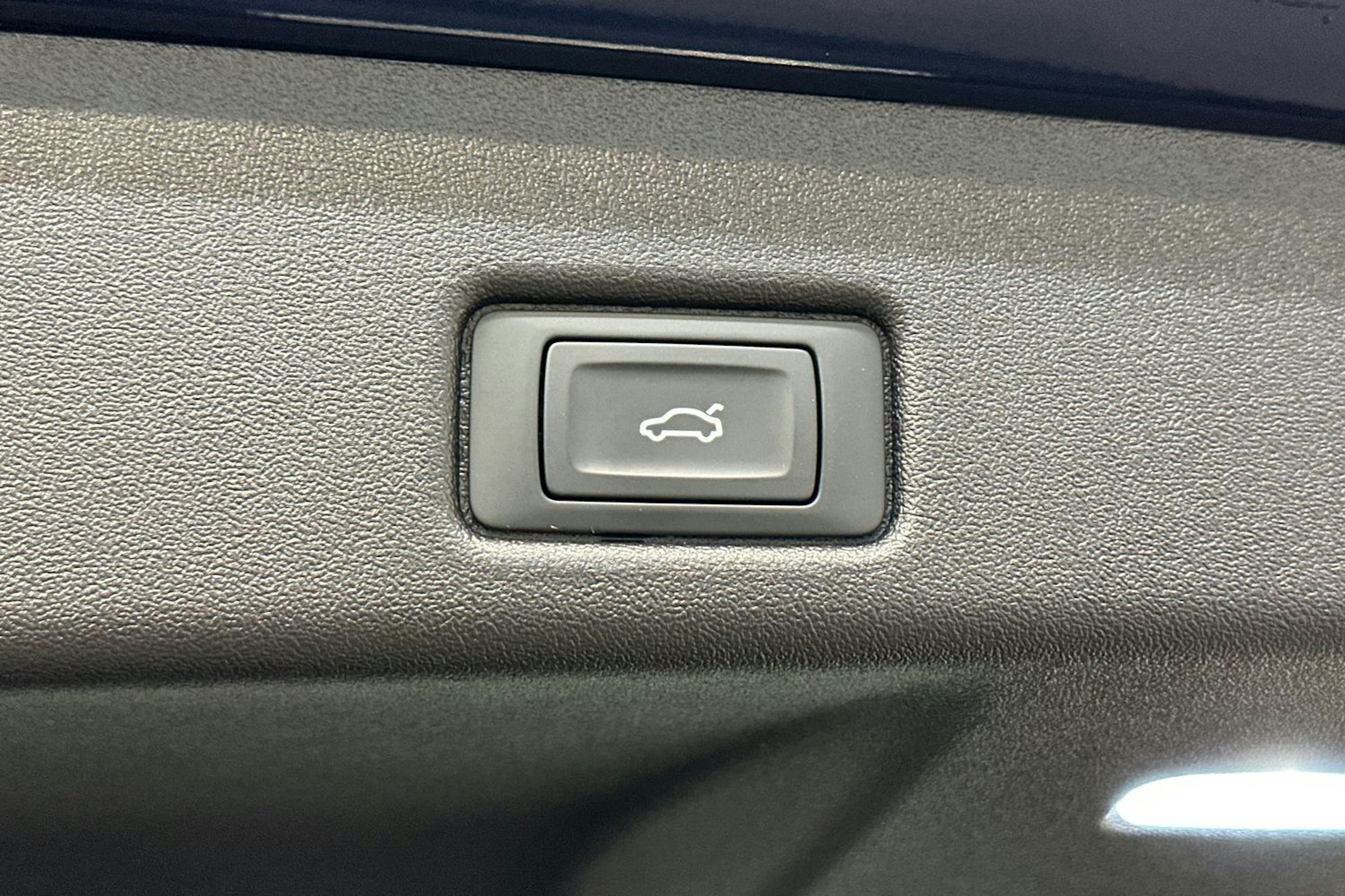 navarra sininen Audi Q5 2026 kuva 22.