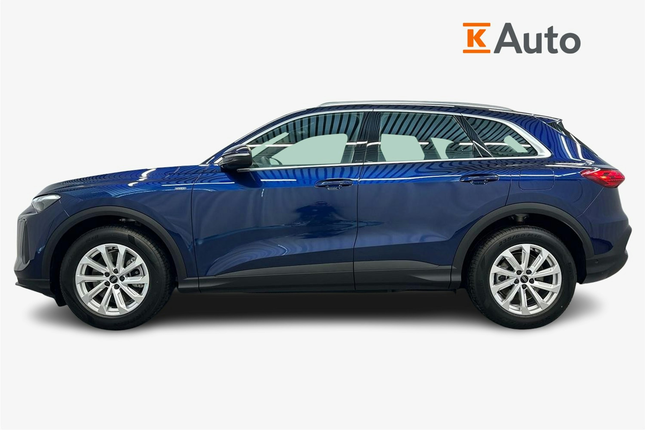 navarra sininen Audi Q5 2026 kuva 28.