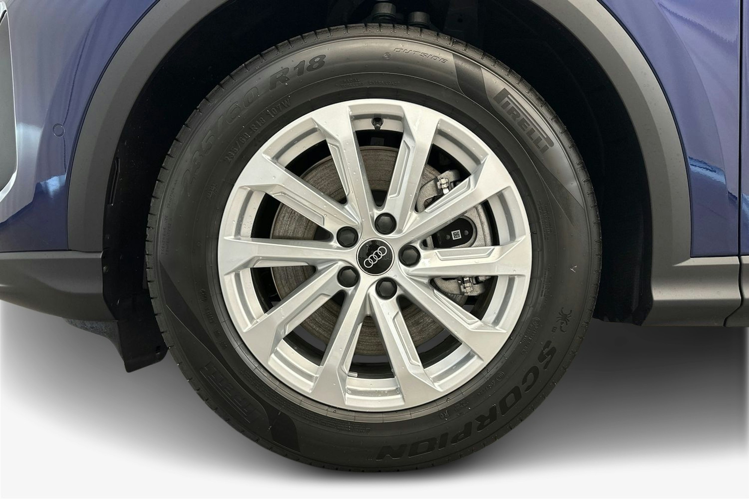 navarra sininen Audi Q5 2026 kuva 29.