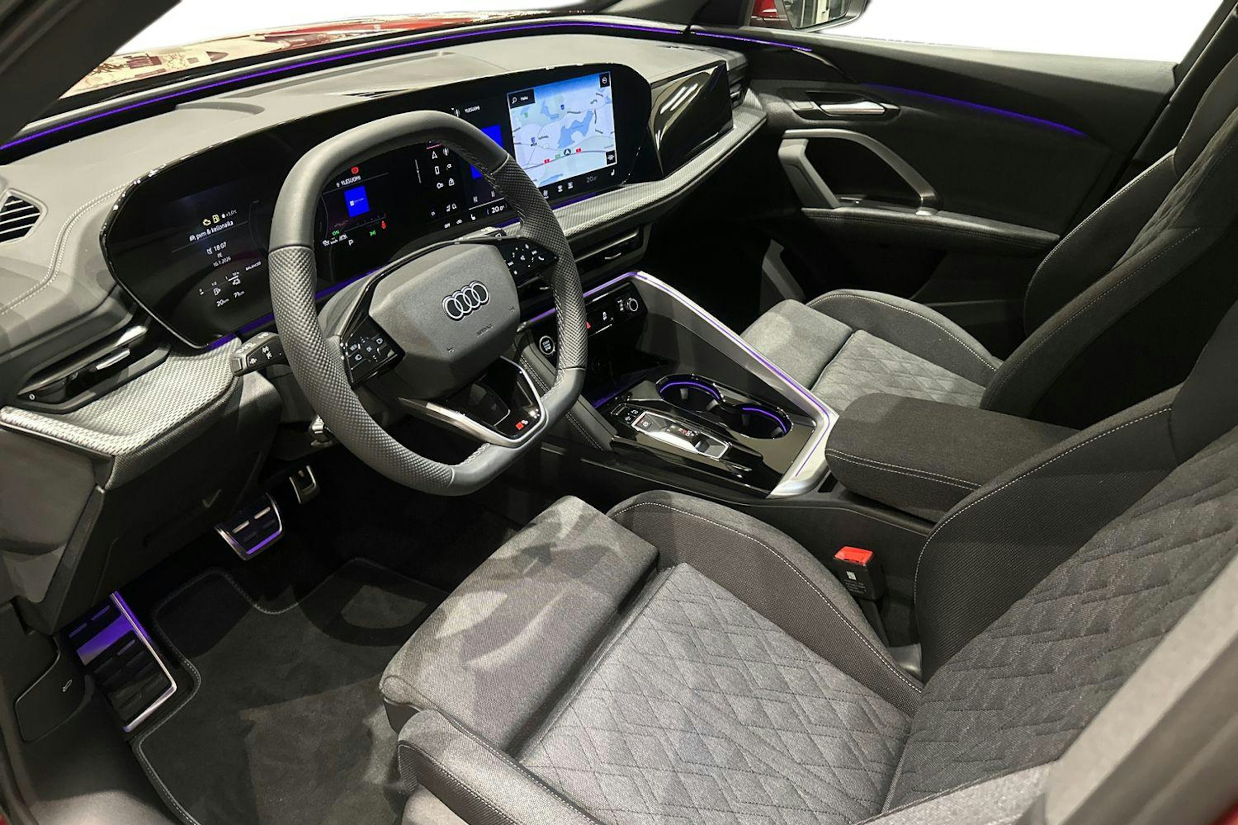 punainen Audi Q5 2026 kuva 6.