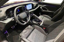 punainen Audi Q5 2026 kuva 6.