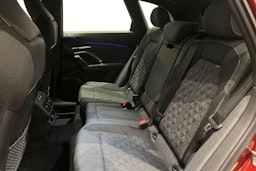 punainen Audi Q5 2026 kuva 8.