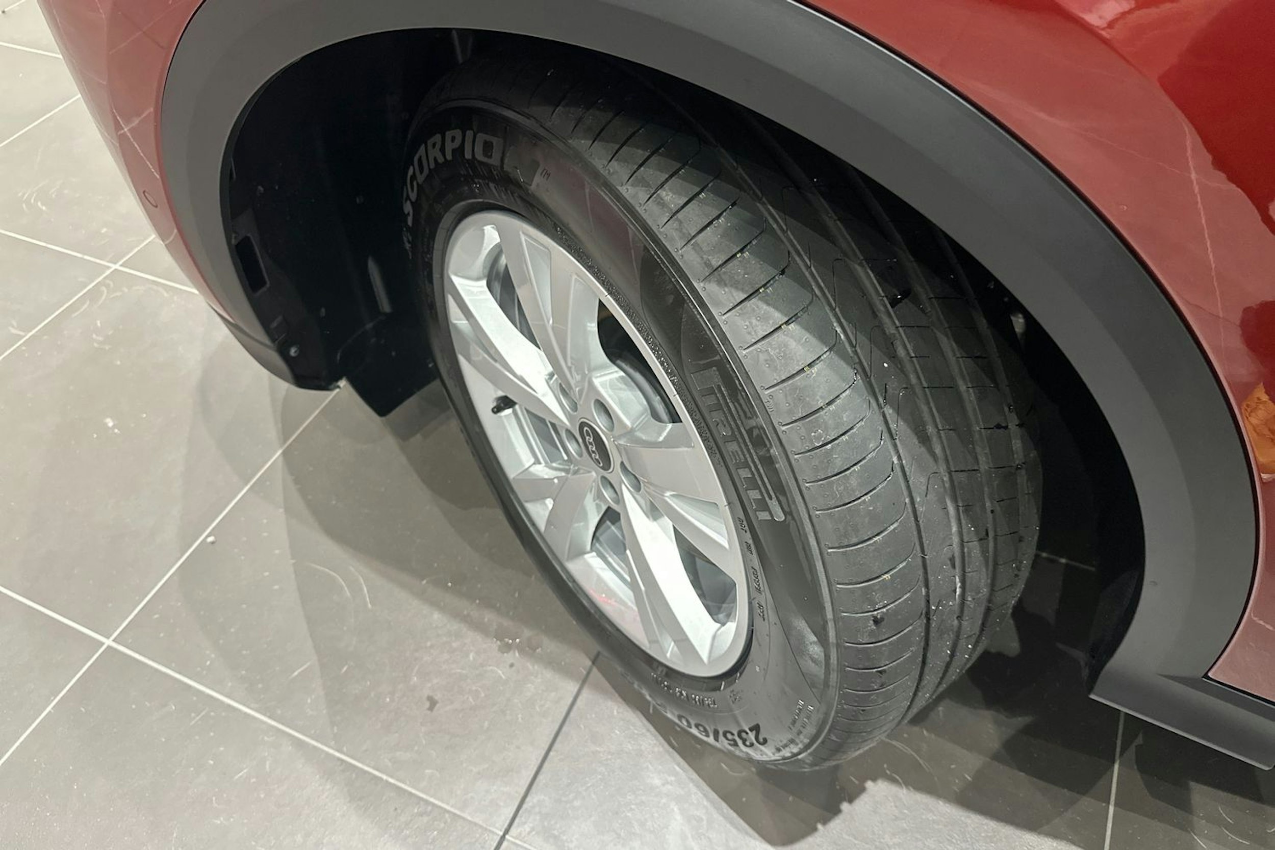 punainen Audi Q5 2026 kuva 10.