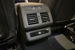 punainen Audi Q5 2026 kuva 11.