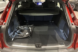 punainen Audi Q5 2026 kuva 12.