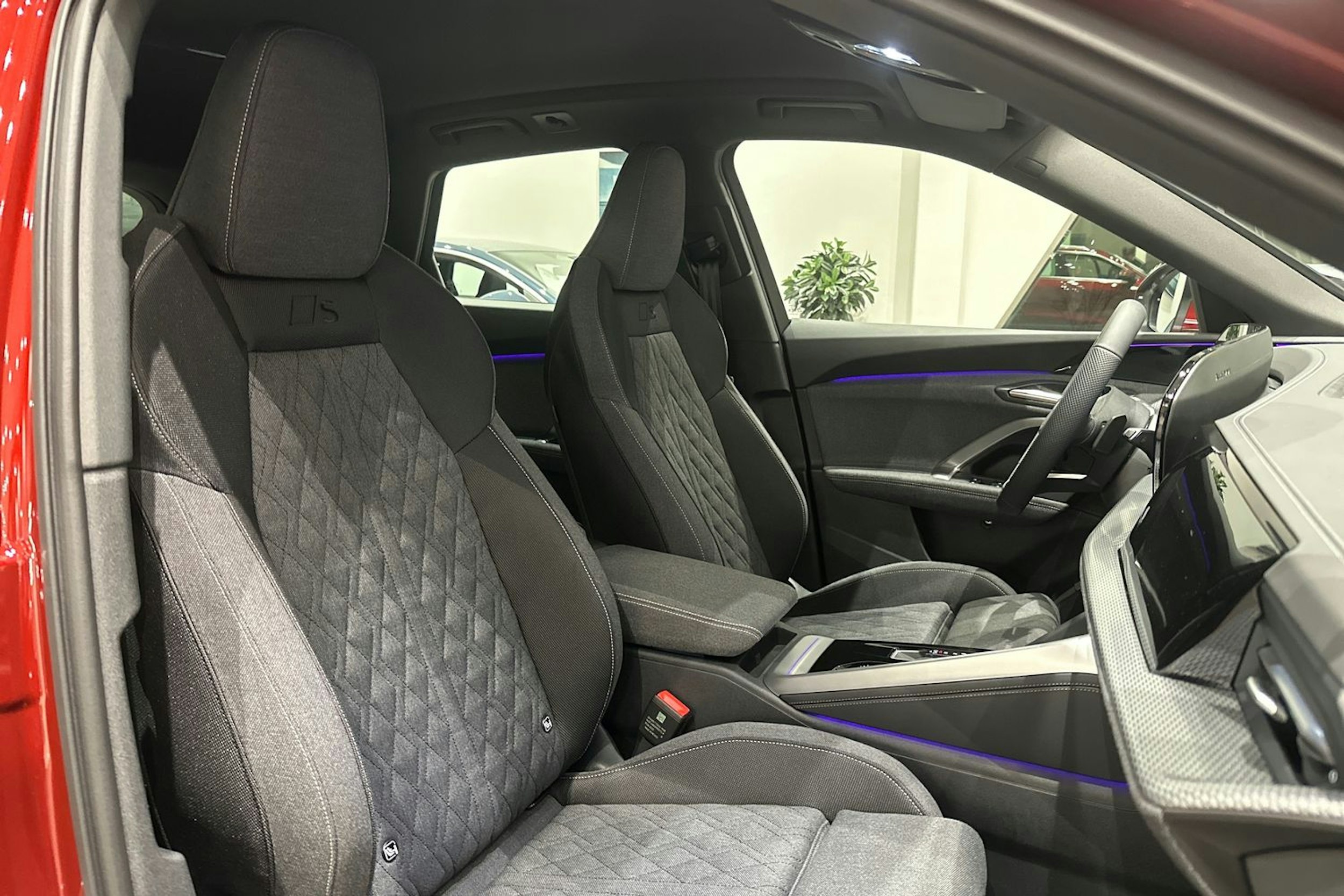 punainen Audi Q5 2026 kuva 14.