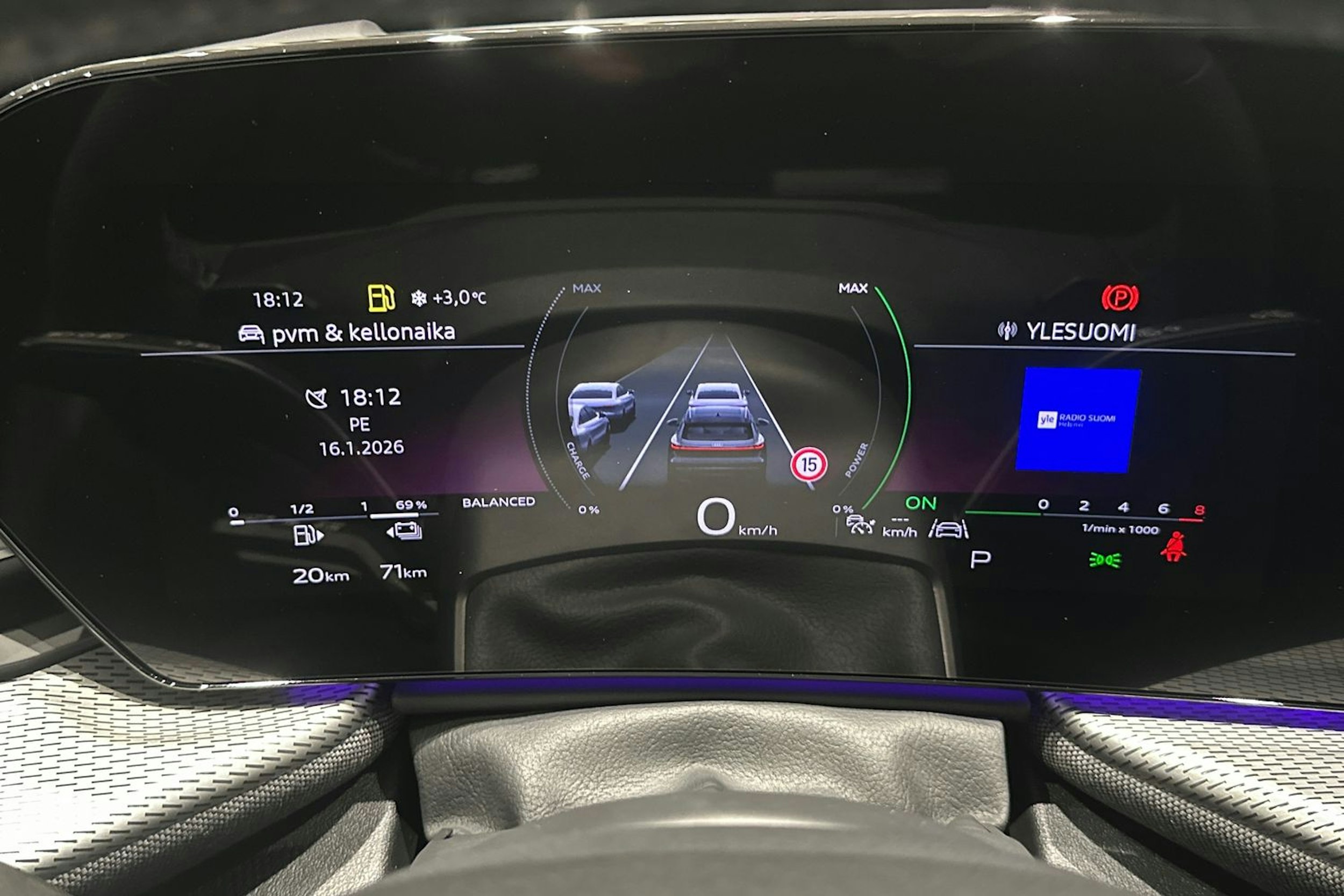 punainen Audi Q5 2026 kuva 15.