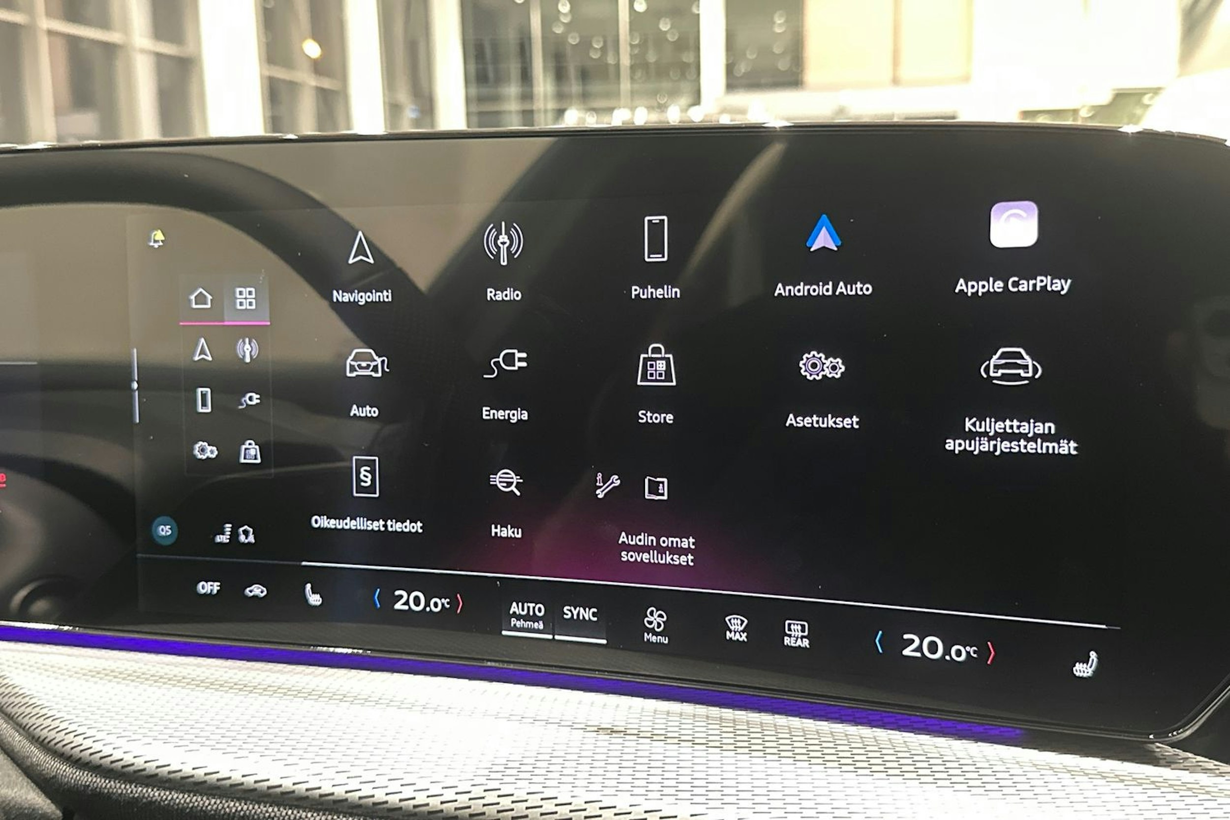 punainen Audi Q5 2026 kuva 18.