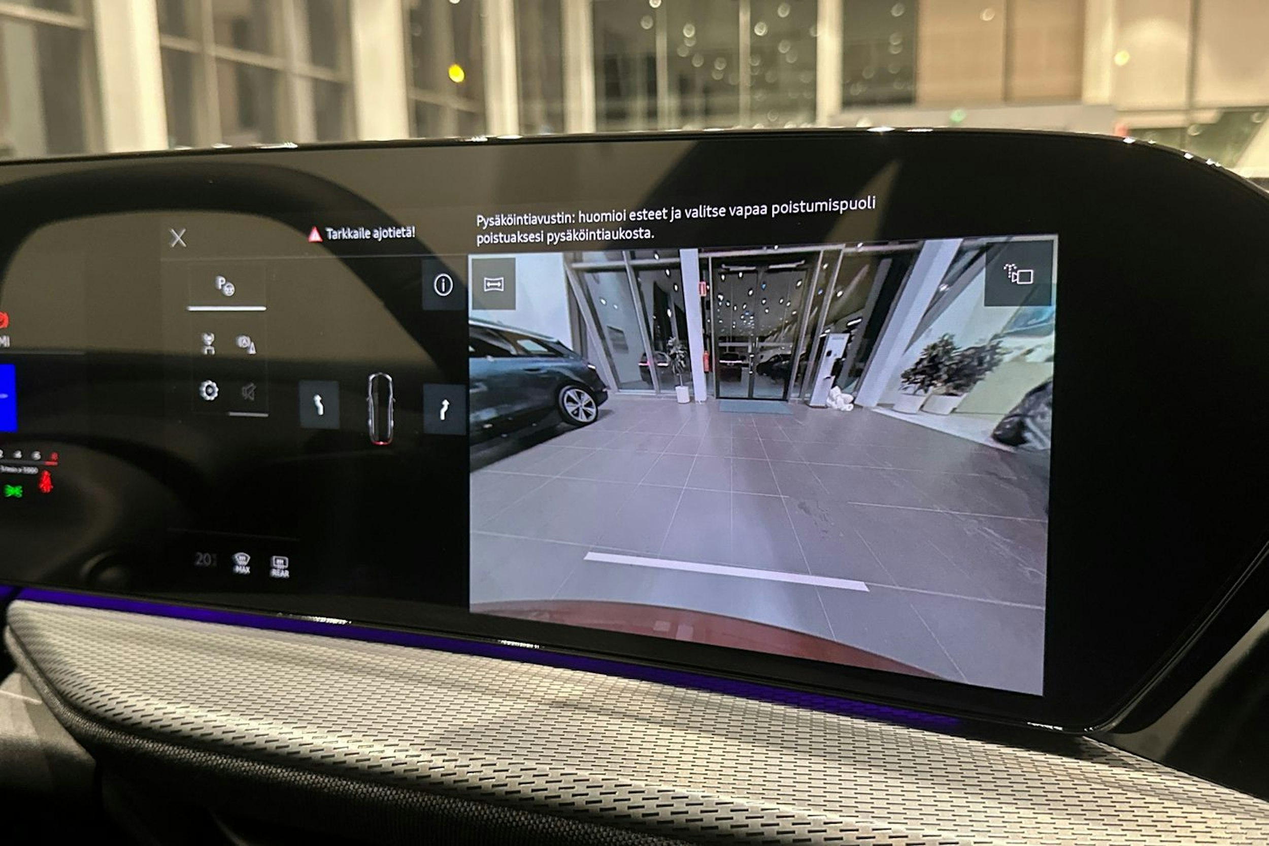 punainen Audi Q5 2026 kuva 19.