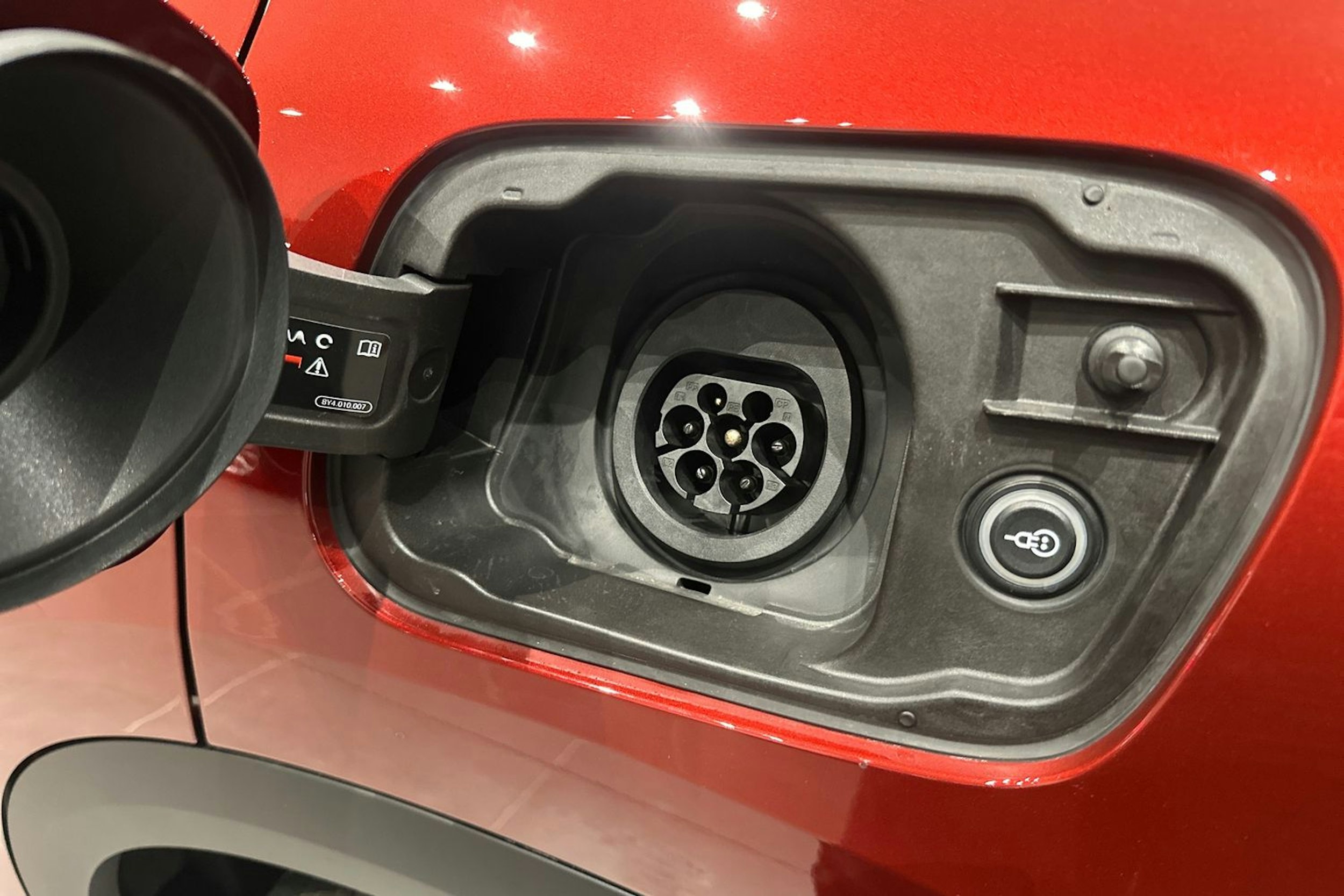 punainen Audi Q5 2026 kuva 21.