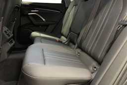 met. harmaa Audi Q5 2026 kuva 8.