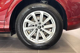 met. punainen Audi Q5 2026 kuva 10.